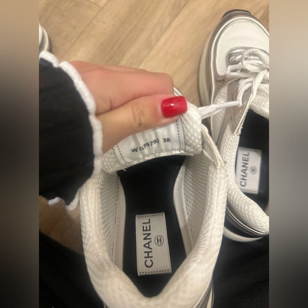 Chanel CC Logo Sneakers - Picture 6 of 8